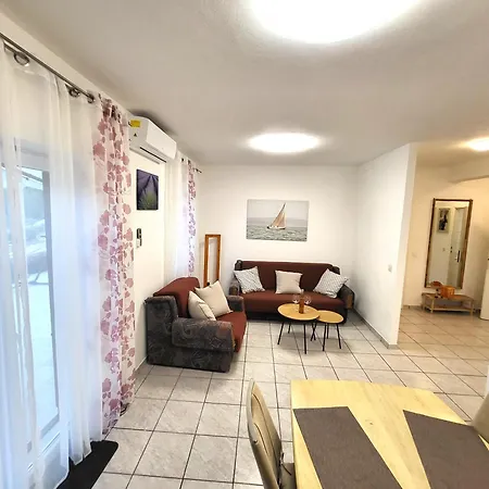Pitve Apartment *