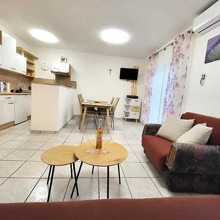 Pitve Apartment *